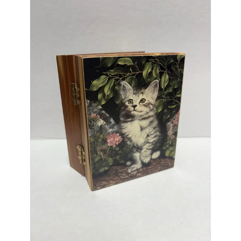 Cat kitty kitten keepsake jewerly trinket box cedar wood vintage‎